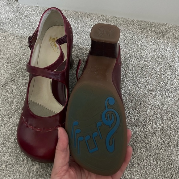 Fluevog Operetta Malibran, Size 9, Red, Criss-crossed Marry Jane heel. 2.5” heel - Picture 5 of 7